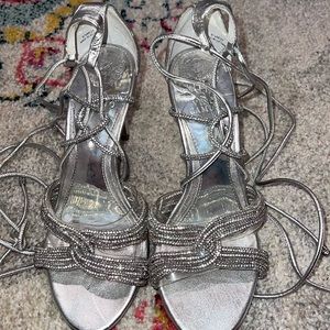 Size 6.5 Vince Camuto silver heels